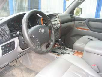 2004 Toyota Land Cruiser Pictures