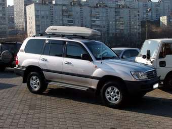 2004 Toyota Land Cruiser Pictures