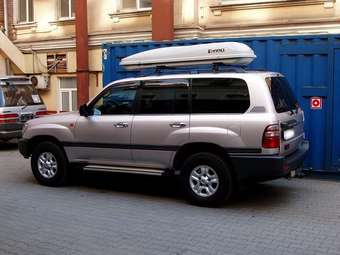 2004 Toyota Land Cruiser Photos