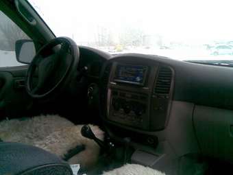 2004 Toyota Land Cruiser Pictures