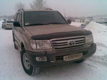 2004 Toyota Land Cruiser Pictures