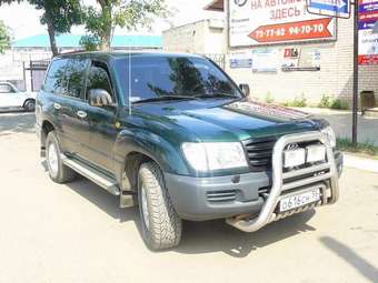 2004 Toyota Land Cruiser Photos