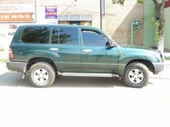 2004 Toyota Land Cruiser Pictures