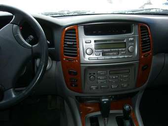 2004 Toyota Land Cruiser Images