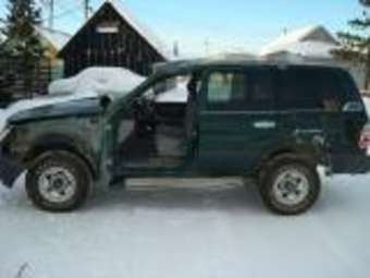 2004 Toyota Land Cruiser Pictures