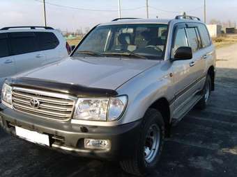 2004 Toyota Land Cruiser Photos