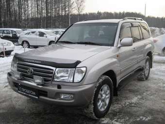 2004 Toyota Land Cruiser Pictures