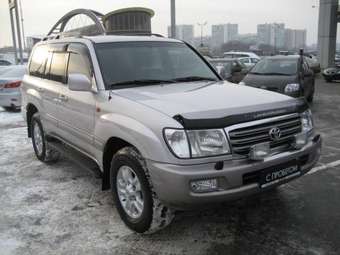 2004 Toyota Land Cruiser Photos