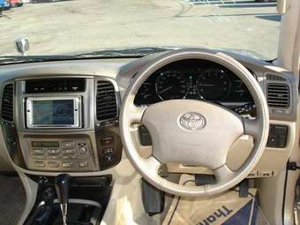 2004 Toyota Land Cruiser Pics