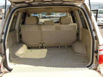 2004 Toyota Land Cruiser Pictures