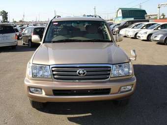 2004 Toyota Land Cruiser Photos