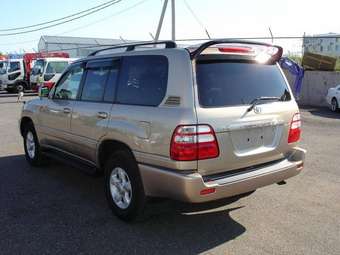 2004 Toyota Land Cruiser Photos