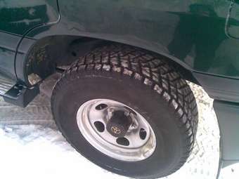 2004 Toyota Land Cruiser Pictures
