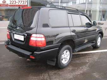 2004 Toyota Land Cruiser Photos