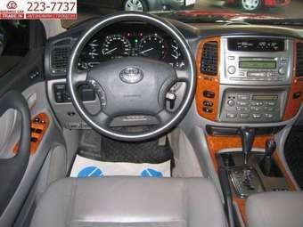 2004 Toyota Land Cruiser Photos