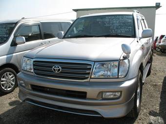 2004 Toyota Land Cruiser Pictures