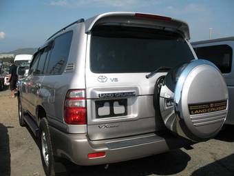 2004 Toyota Land Cruiser Pictures