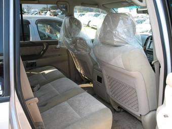 2004 Toyota Land Cruiser Photos