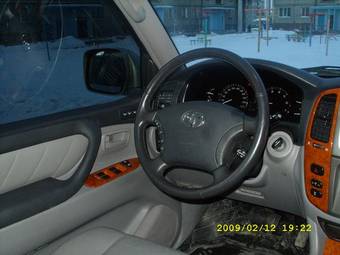 2004 Toyota Land Cruiser Photos