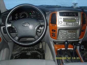 2004 Toyota Land Cruiser Photos