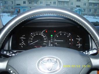 2004 Toyota Land Cruiser Pictures