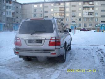 2004 Toyota Land Cruiser Photos