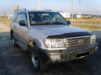 2004 Toyota Land Cruiser Photos