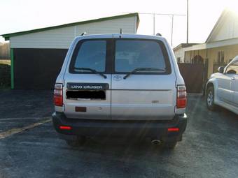 2004 Toyota Land Cruiser Photos