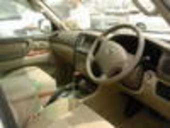 2004 Toyota Land Cruiser Images