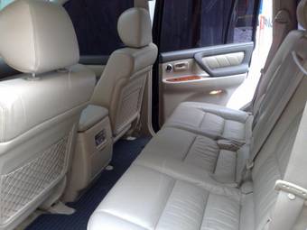 2004 Toyota Land Cruiser Pictures