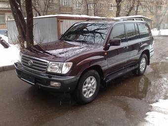 2004 Toyota Land Cruiser Pictures