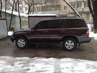 2004 Toyota Land Cruiser Pictures