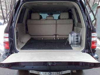 2004 Toyota Land Cruiser Pictures
