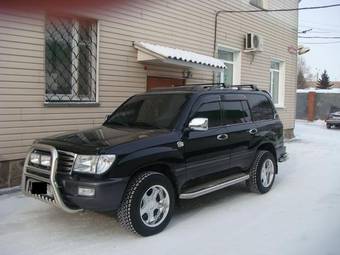 2004 Toyota Land Cruiser Photos