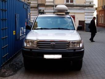 2004 Toyota Land Cruiser Photos