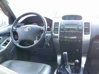 2004 Toyota Land Cruiser Pictures