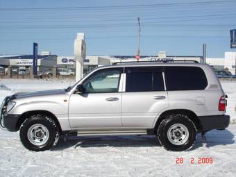 2004 Toyota Land Cruiser Images