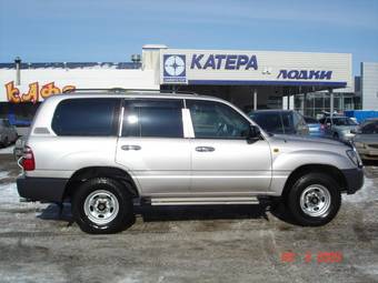2004 Toyota Land Cruiser Pictures