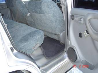 2004 Toyota Land Cruiser Photos