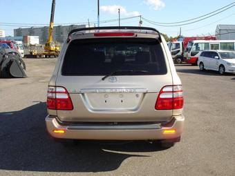 2004 Toyota Land Cruiser Photos