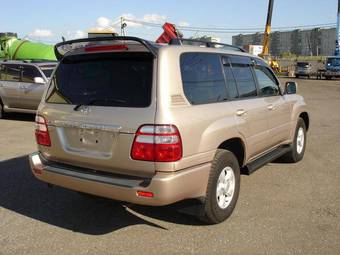 2004 Toyota Land Cruiser Photos
