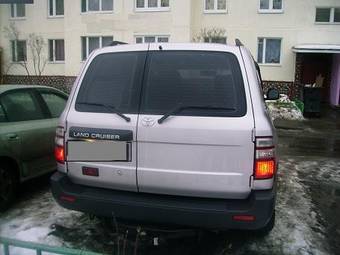 2004 Toyota Land Cruiser Pictures