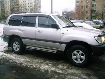 2004 Toyota Land Cruiser Photos