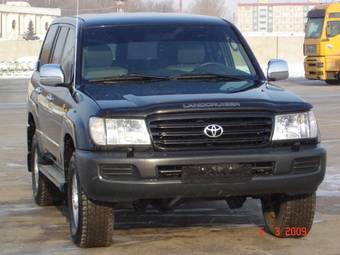 2004 Toyota Land Cruiser Pictures