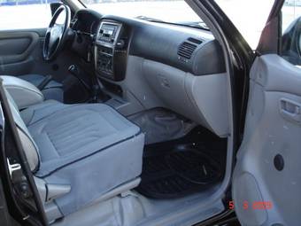 2004 Toyota Land Cruiser Pictures