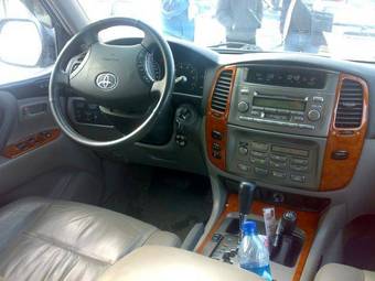 2004 Toyota Land Cruiser Pics