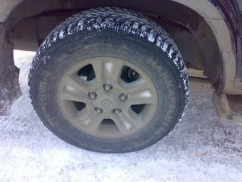 2004 Toyota Land Cruiser Pictures