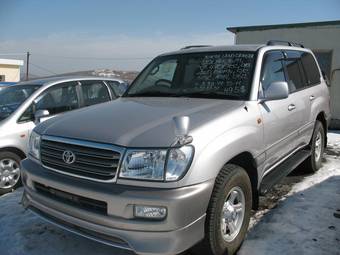 2004 Toyota Land Cruiser Pictures