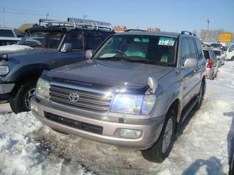 2004 Toyota Land Cruiser Pics