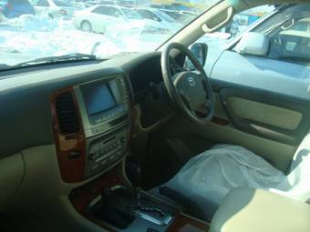 2004 Toyota Land Cruiser Pictures